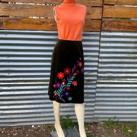 Neiman Marcus Embroidered Floral Velvet A~Line Skirt Beaded - Picture 1 of 4